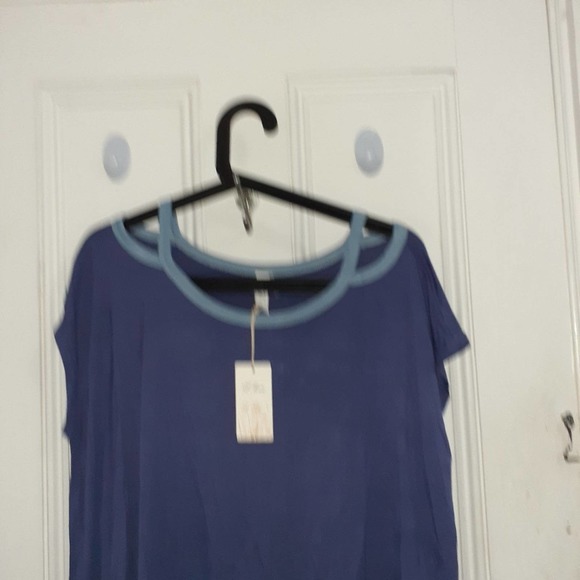 Blue color block cutout oversized tee S J Love - Picture 2 of 6